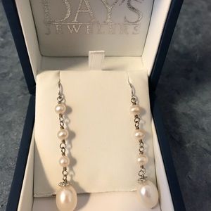 days freshwater pearl earrings (2 sets)